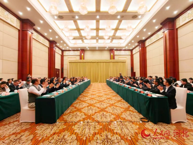 1月27日，河北省特色产业集群企业与省政协港澳委员、海外侨胞代表对接会在石家庄举行。人民网记者 朱延生摄
